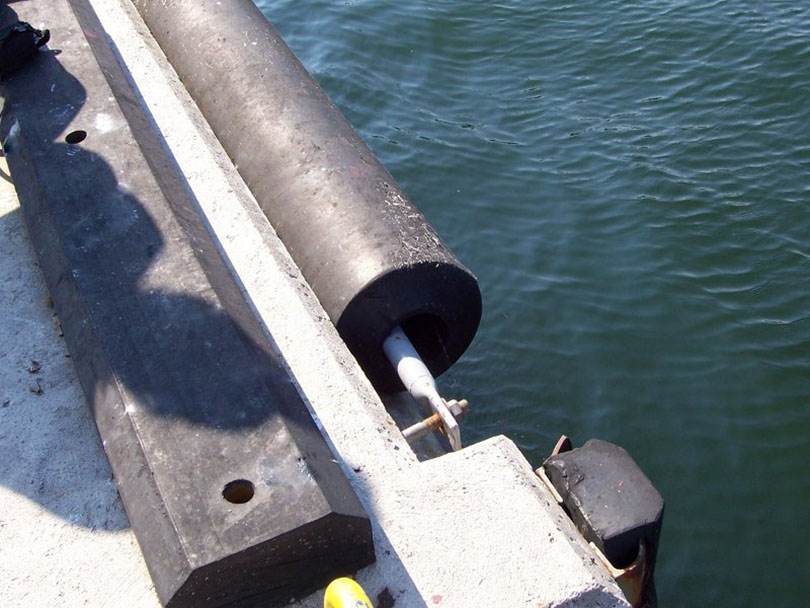 Goodyear Rubber Products ofrece una línea completa de defensas marinas de caucho negro.